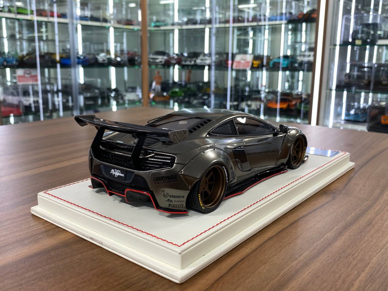 1/18 Resin McLaren 650S Dark Chrome Titanium – Davis & Giovanni Limited 10