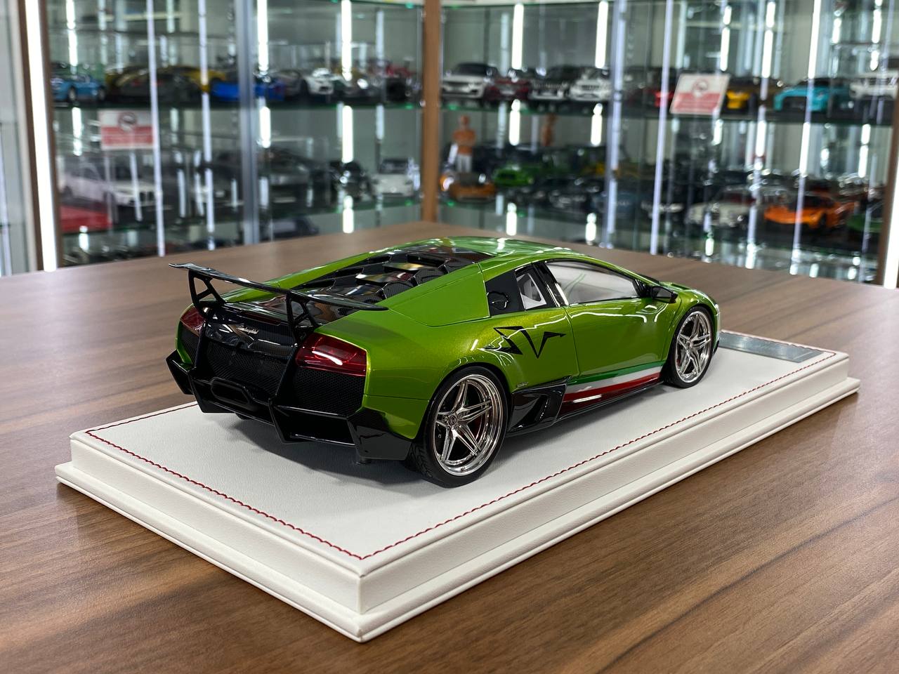 1/18 Resin Lamborghini Murciélago LP 670-4 SV Verde Dorado / White Interior – Davis & Giovanni Limited 10