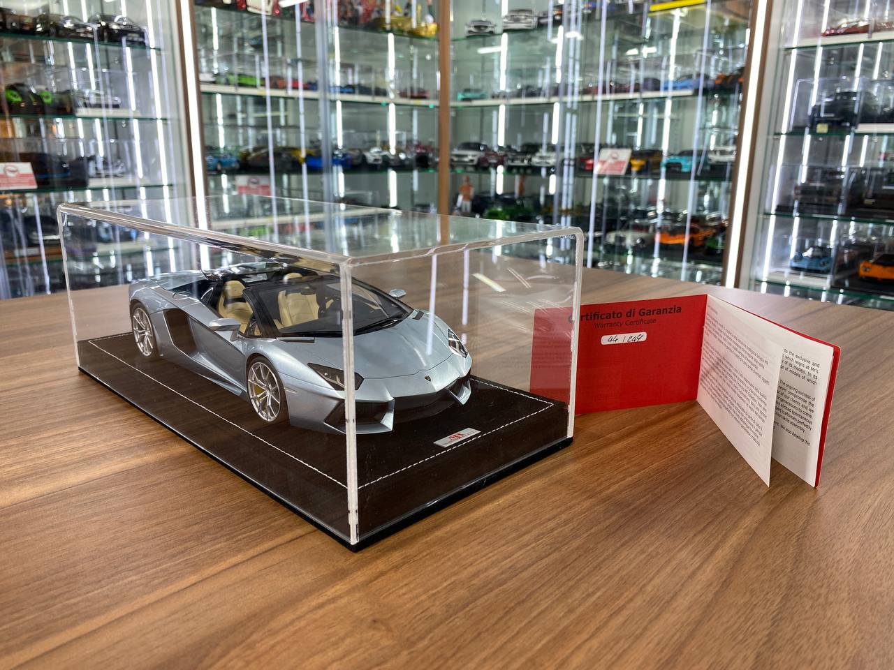 1/18 Resin Lamborghini Aventador Roadster Ice Blue – MR Collection Limited 249