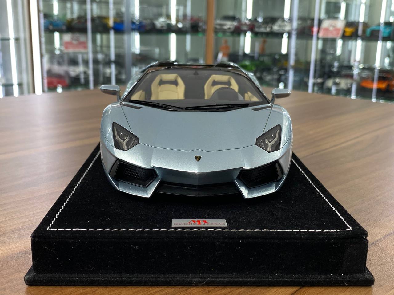 1/18 Resin Lamborghini Aventador Roadster Ice Blue – MR Collection Limited 249