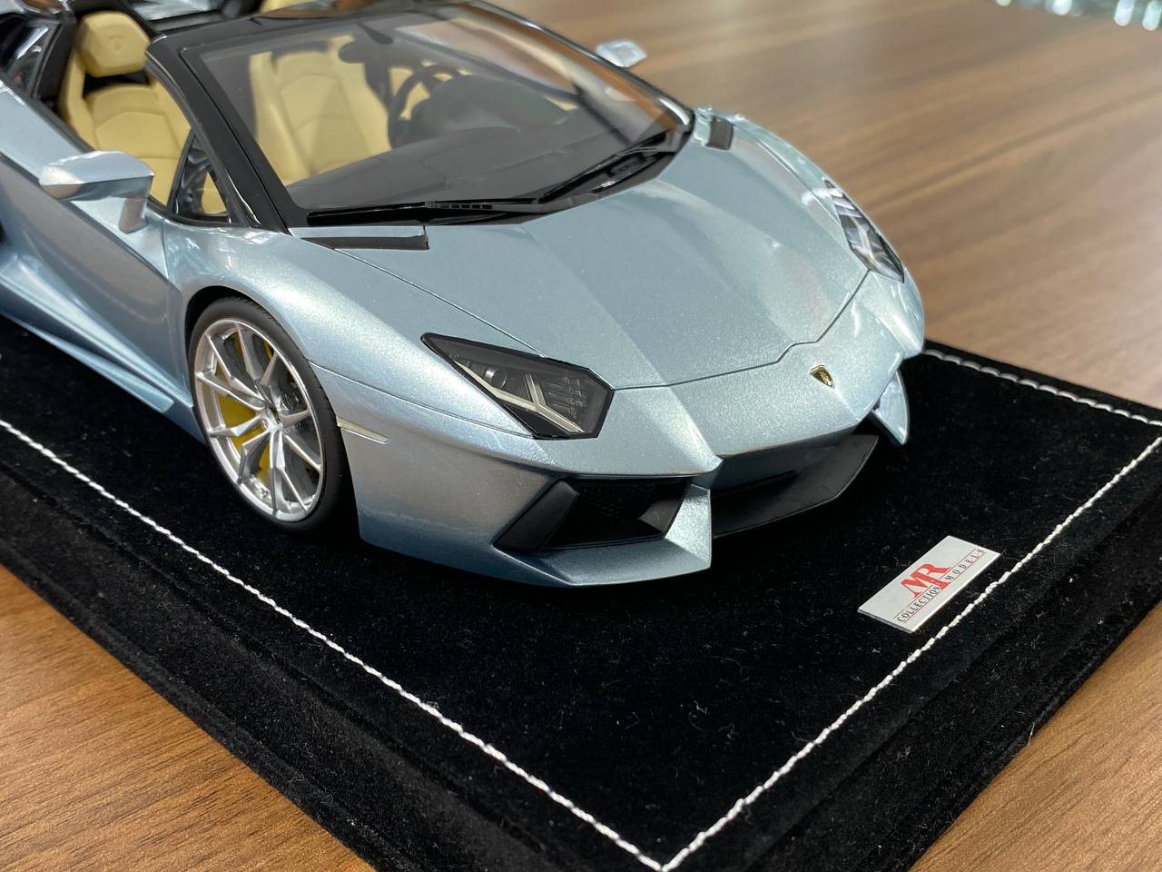 1/18 Resin Lamborghini Aventador Roadster Ice Blue – MR Collection Limited 249