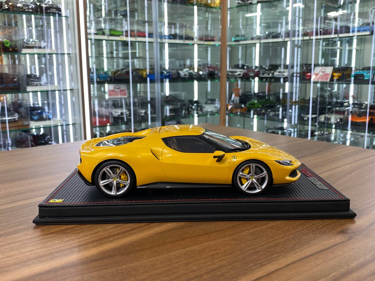 1/18 Resin Ferrari 296 GTB Giallo Tristrato – MR Collection Limited 99 pcs