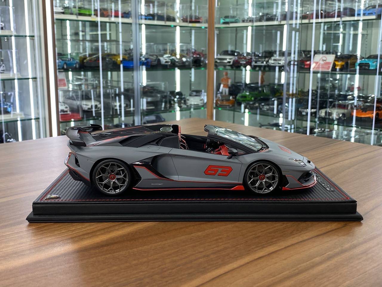 1/18 Resin Lamborghini Centenario Roadster Argento Centenario (Blue) – MR Collection Limited 199