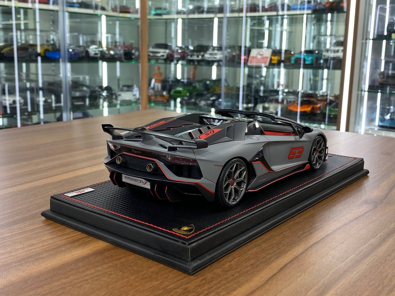 1/18 Resin Lamborghini Centenario Roadster Argento Centenario (Blue) – MR Collection Limited 199