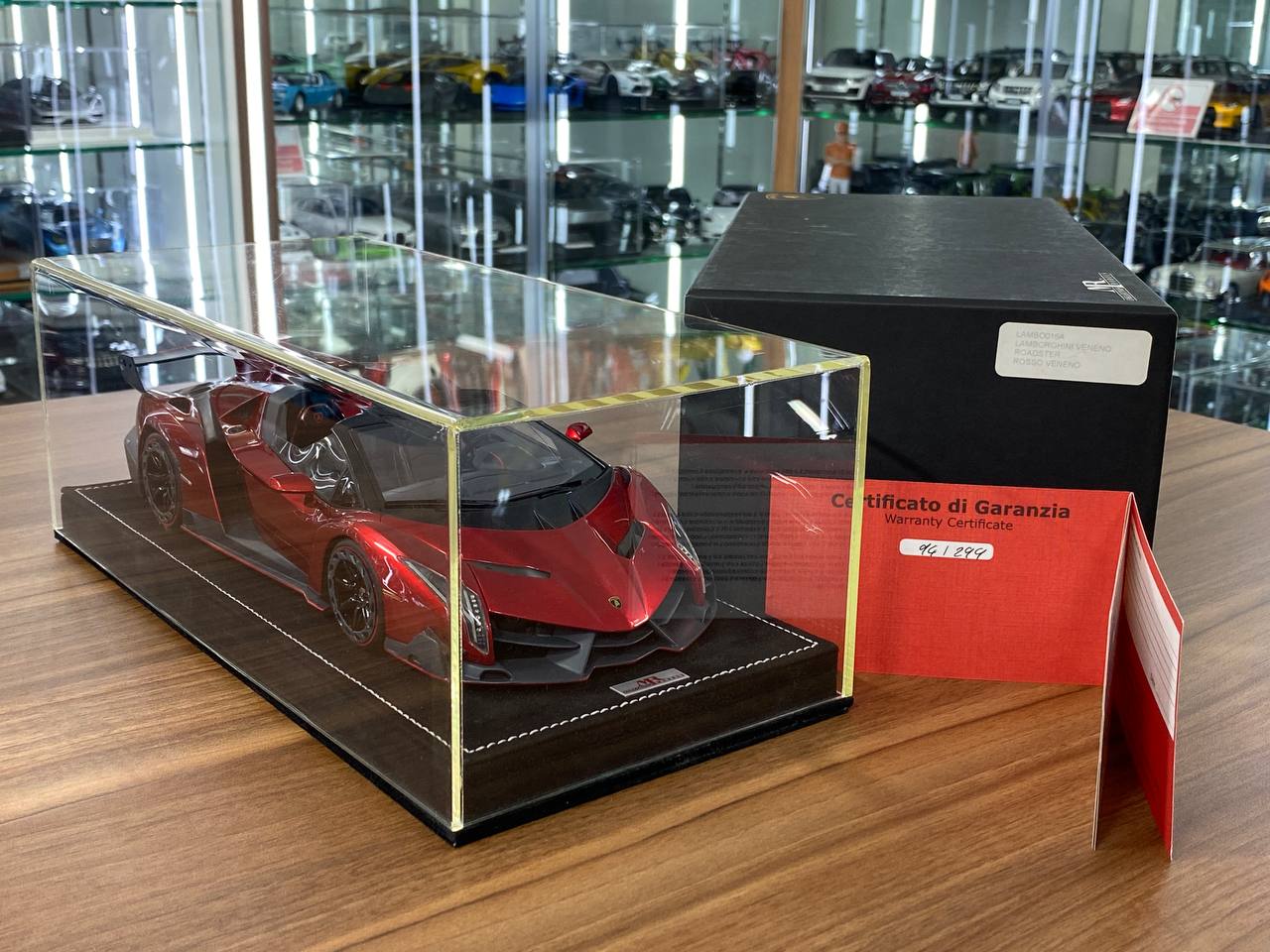 1/18 Resin Lamborghini Veneno Rosso Veneno – MR Collection Limited 299 pcs