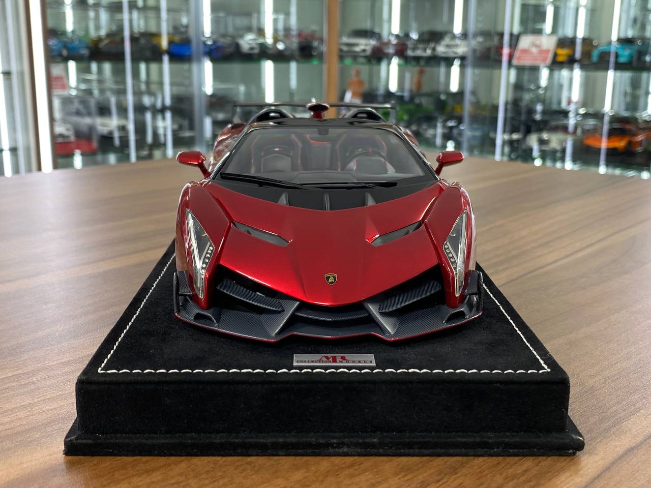1/18 Resin Lamborghini Veneno Rosso Veneno – MR Collection Limited 299 pcs