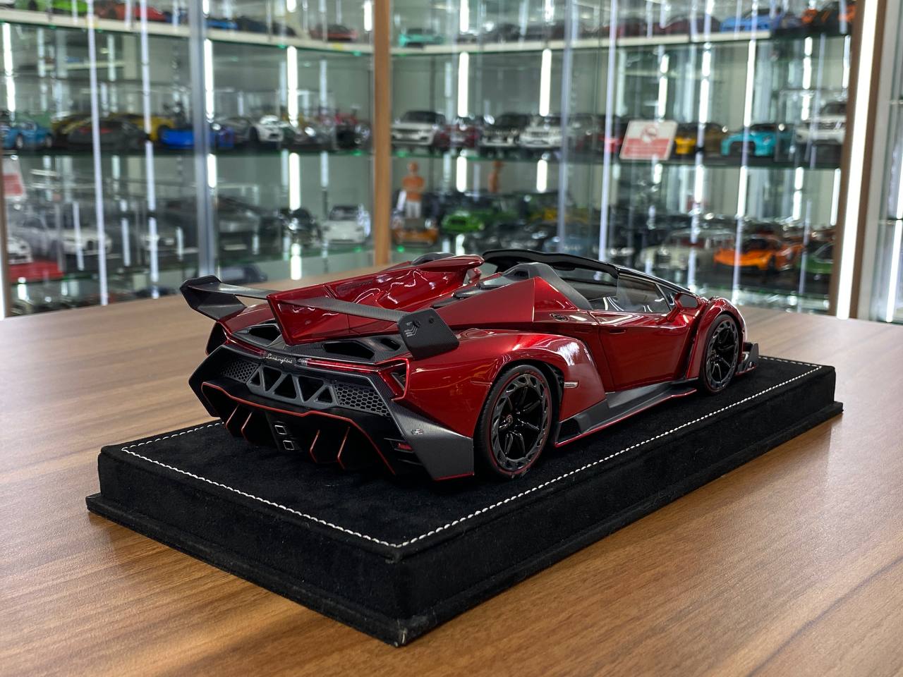 1/18 Resin Lamborghini Veneno Rosso Veneno – MR Collection Limited 299 pcs