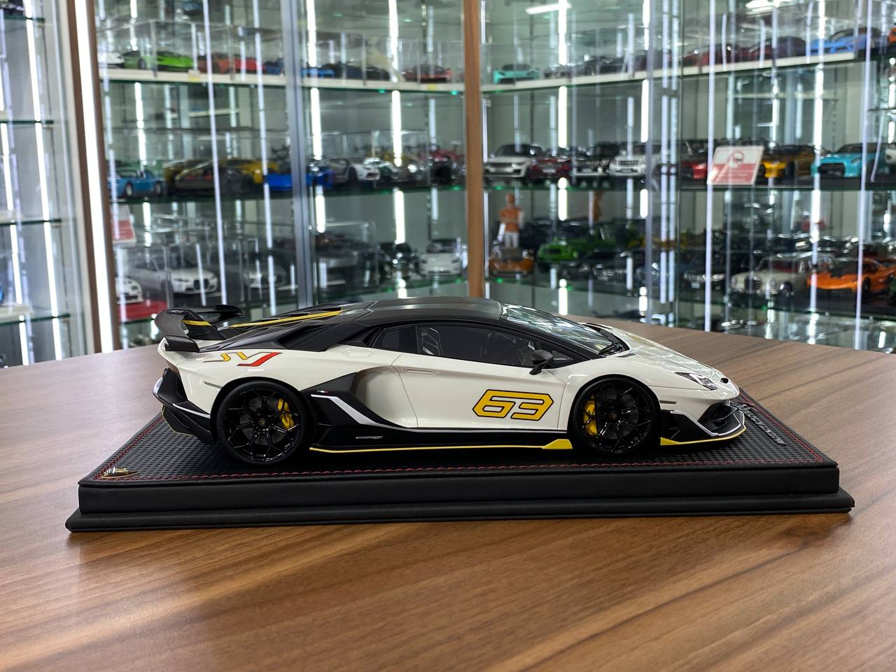 1/18 Resin Lamborghini Aventador Roadster SVJ #63 Bianco Isis – MR Collection Limited 63 pcs