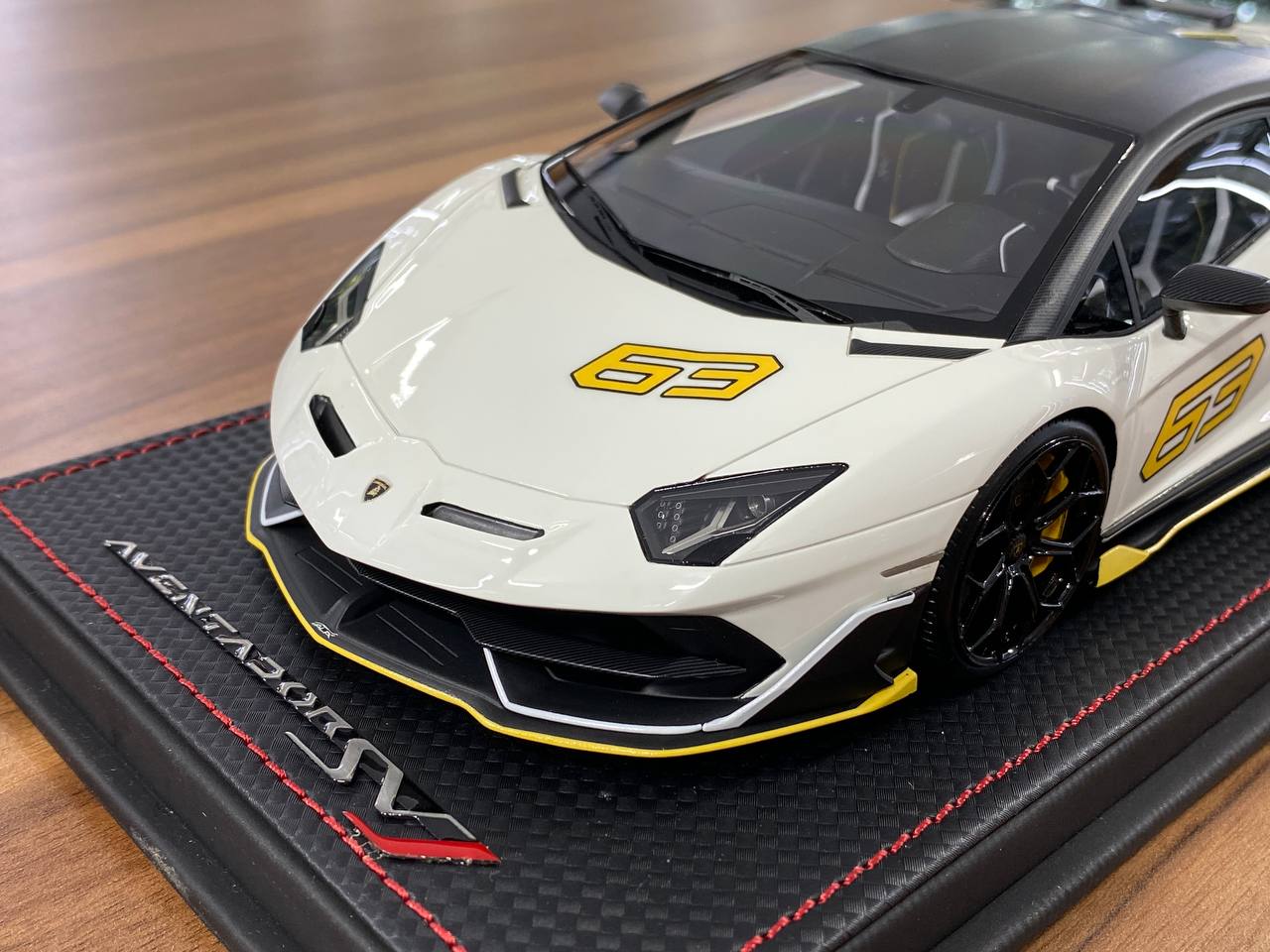 1/18 Resin Lamborghini Aventador Roadster SVJ #63 Bianco Isis – MR Collection Limited 63 pcs