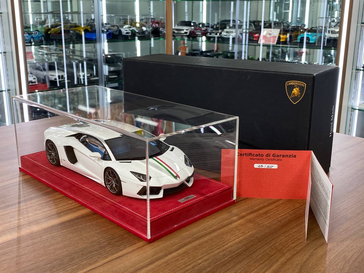 1/18 Resin Lamborghini Aventador White – MR Collection Limited 59 pcs