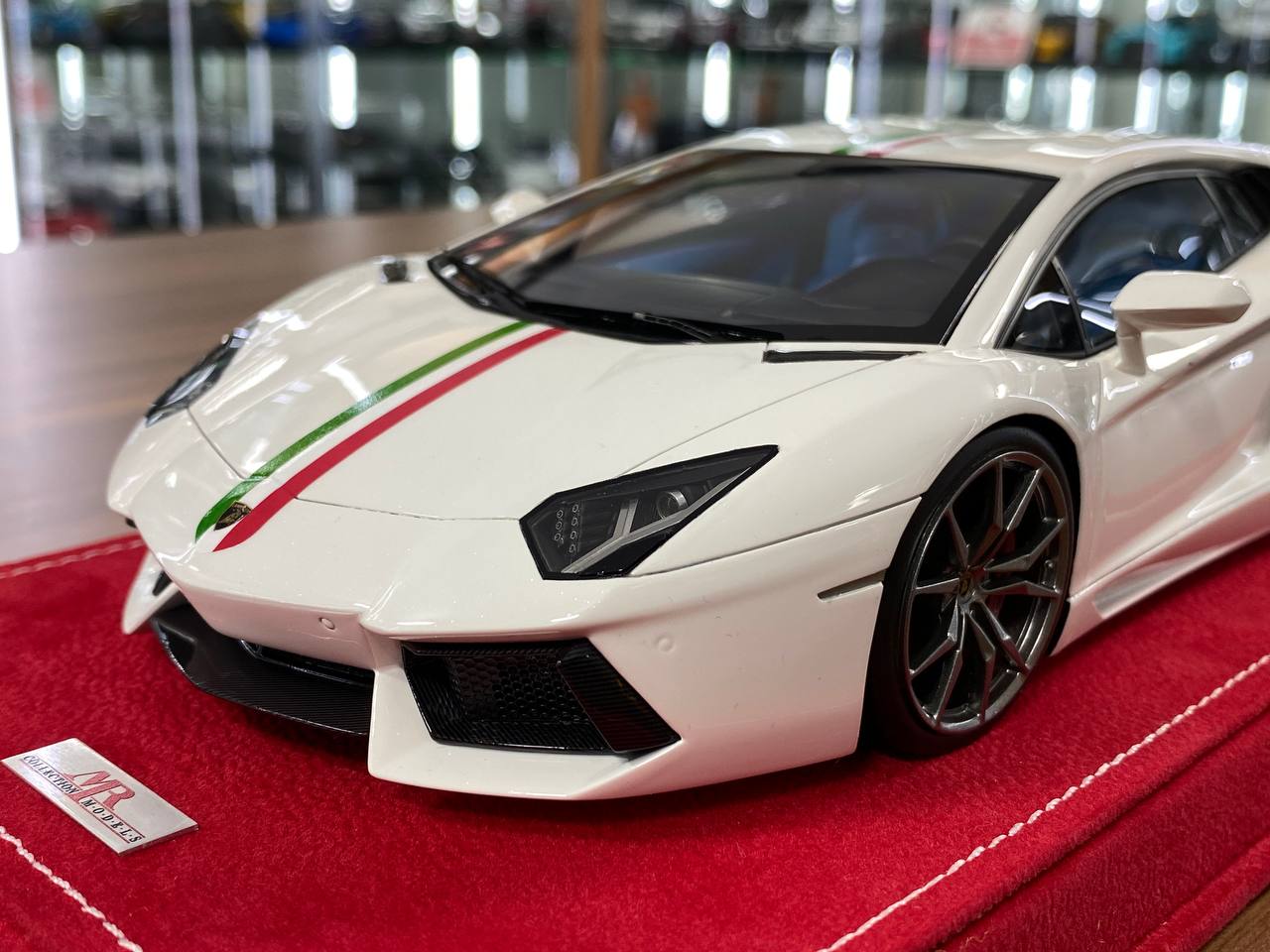 1/18 Resin Lamborghini Aventador White – MR Collection Limited 59 pcs