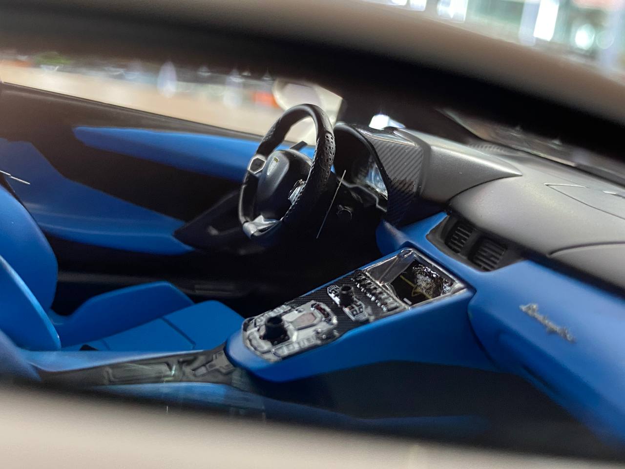 1/18 Resin Lamborghini Aventador White – MR Collection Limited 59 pcs