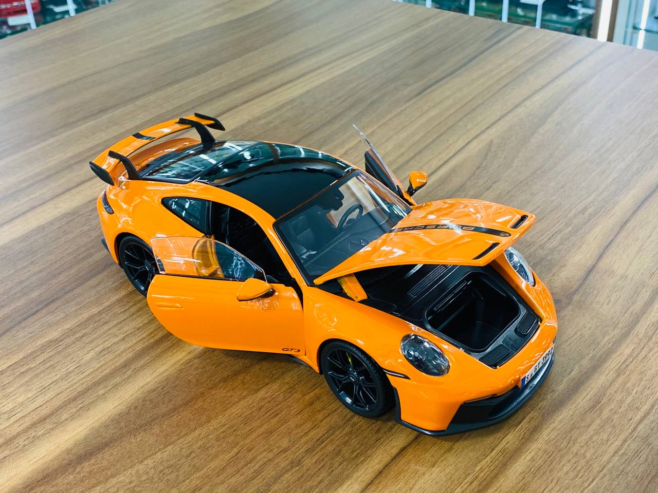 1/18 Diecast Maisto Porsche 911 GT3 Orange