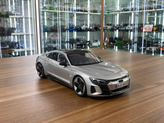 1/18 Diecast Audi RS E-tron GT Silver Bburago Model Car