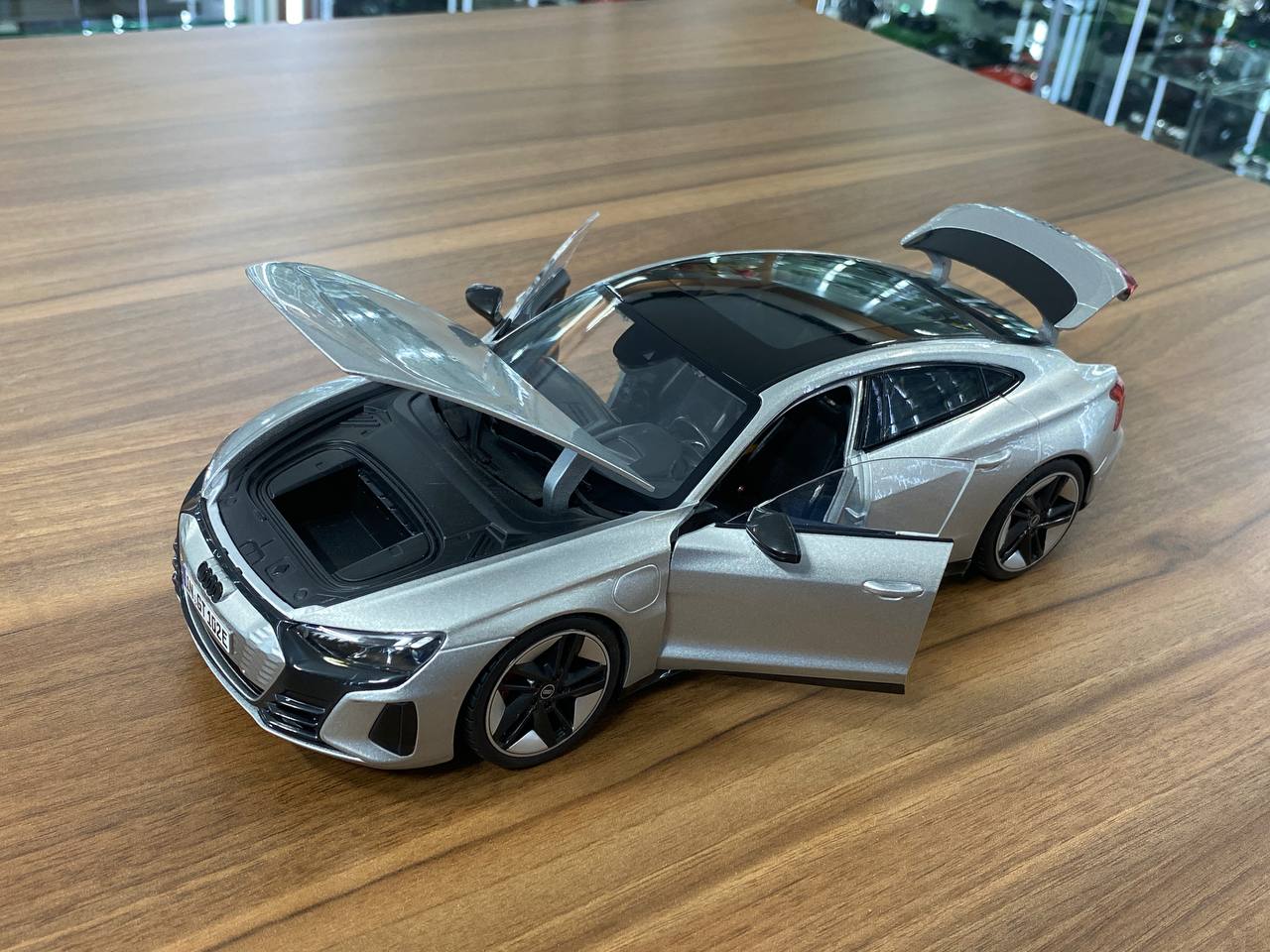 1/18 Diecast Audi RS E-tron GT Silver Bburago Model Car