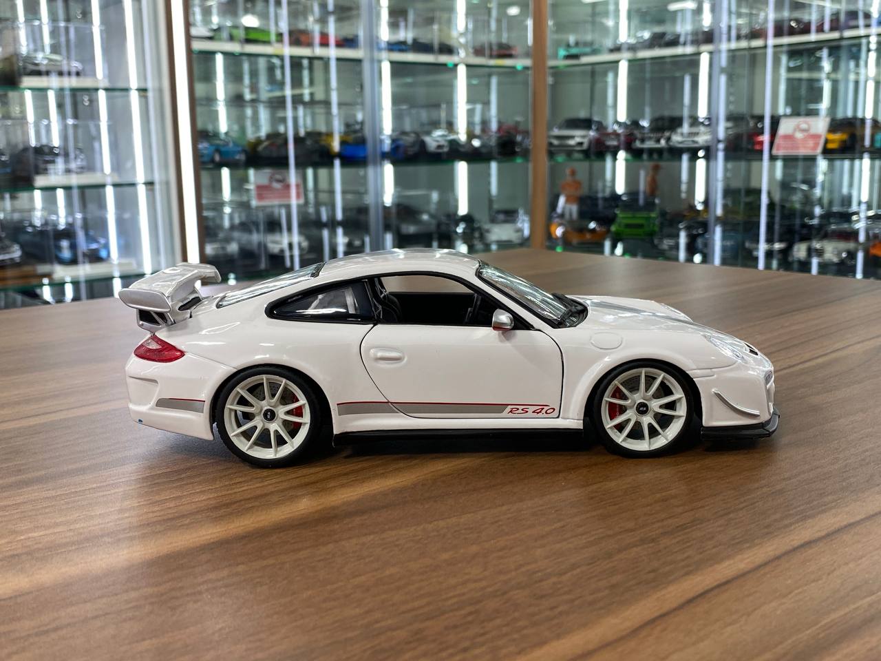 1/18 Diecast Porsche 911 GT3 RS 4.0 White Bburago Scale Model Car