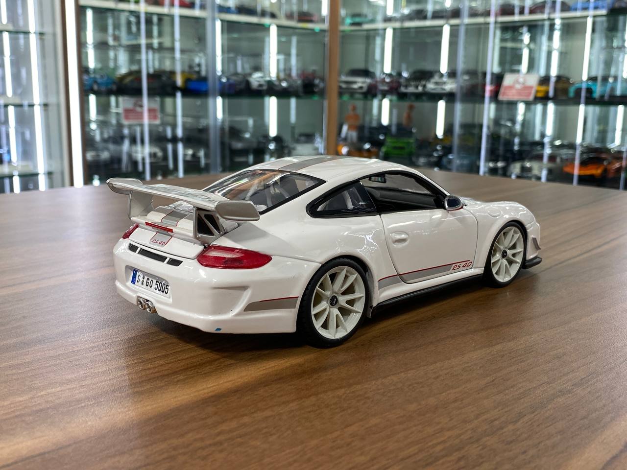 1/18 Diecast Porsche 911 GT3 RS 4.0 White Bburago Scale Model Car
