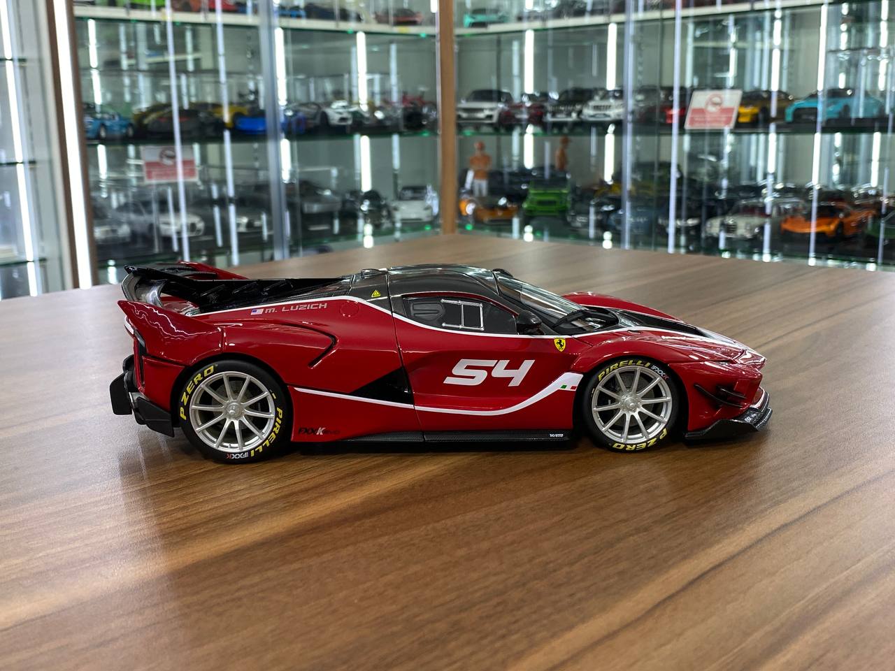 1/18 Diecast Bburago Signature Series Ferrari FXX K EVO #54 Red / white stripe