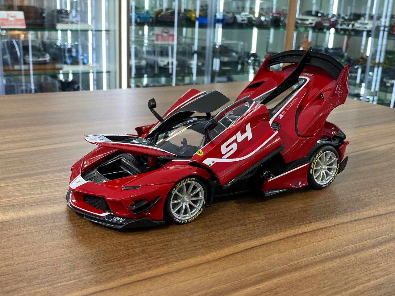 1/18 Diecast Bburago Signature Series Ferrari FXX K EVO #54 Red / white stripe