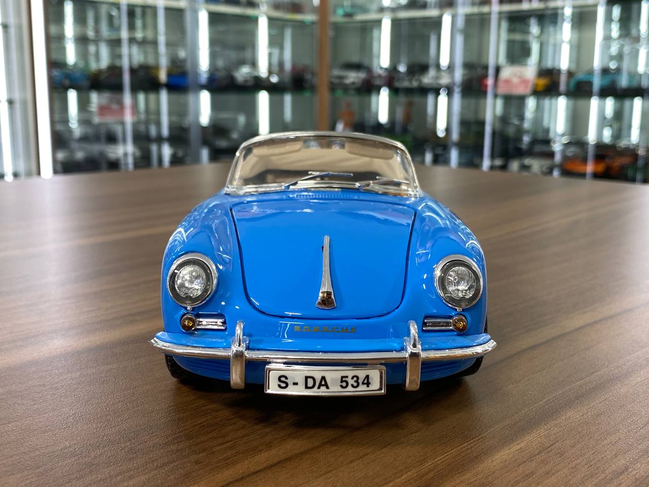 1/18 Diecast Bburago Porsche 356B Cabriolet 1961 in Blue