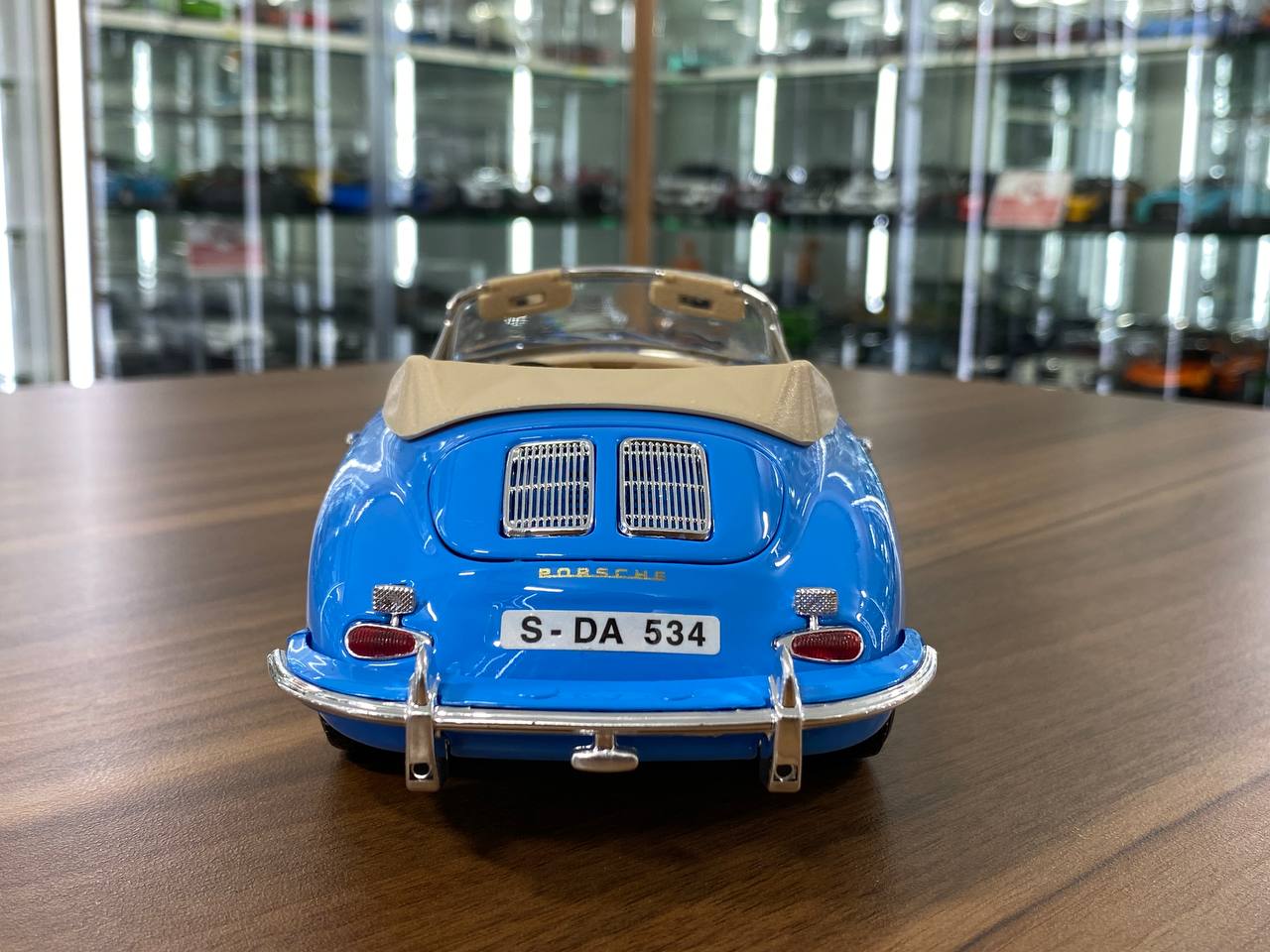 1/18 Diecast Bburago Porsche 356B Cabriolet 1961 in Blue