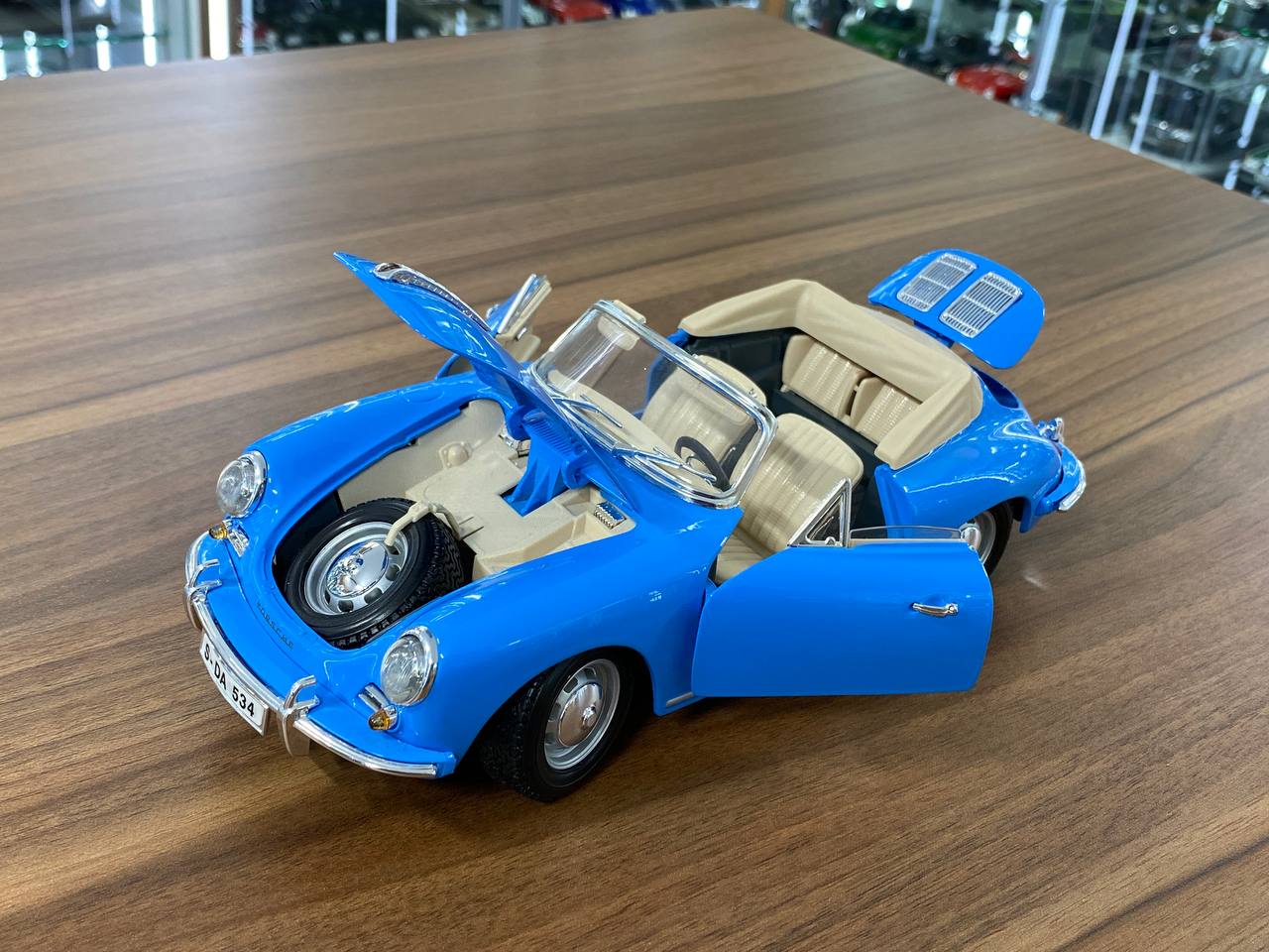 1/18 Diecast Bburago Porsche 356B Cabriolet 1961 in Blue