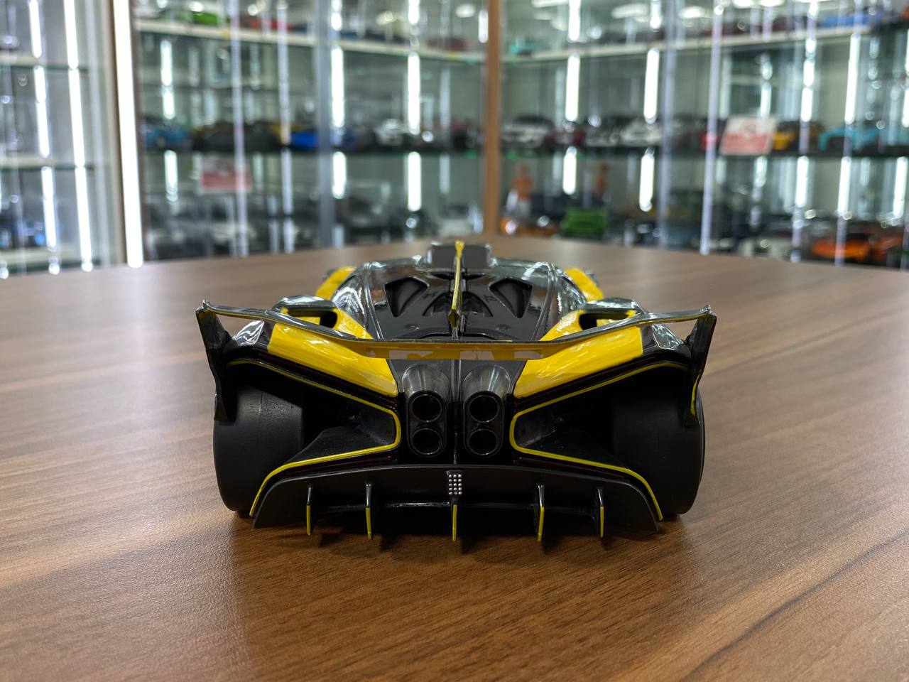 1/18 Diecast Bburago Bugatti Bolide Yellow / Grey