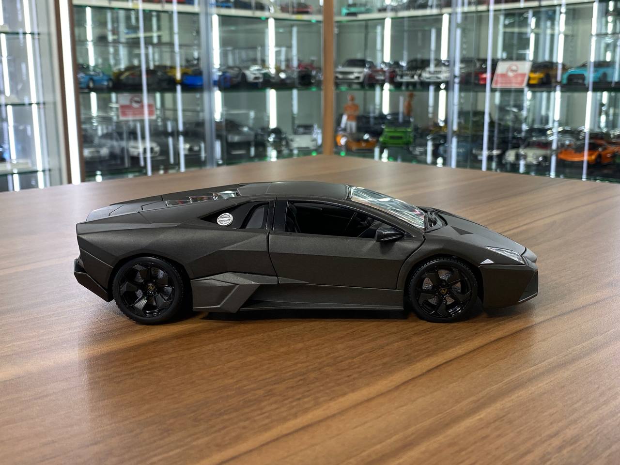 1/18 Diecast Bburago Lamborghini AVENTADOR LP 700-4 Matt Grey