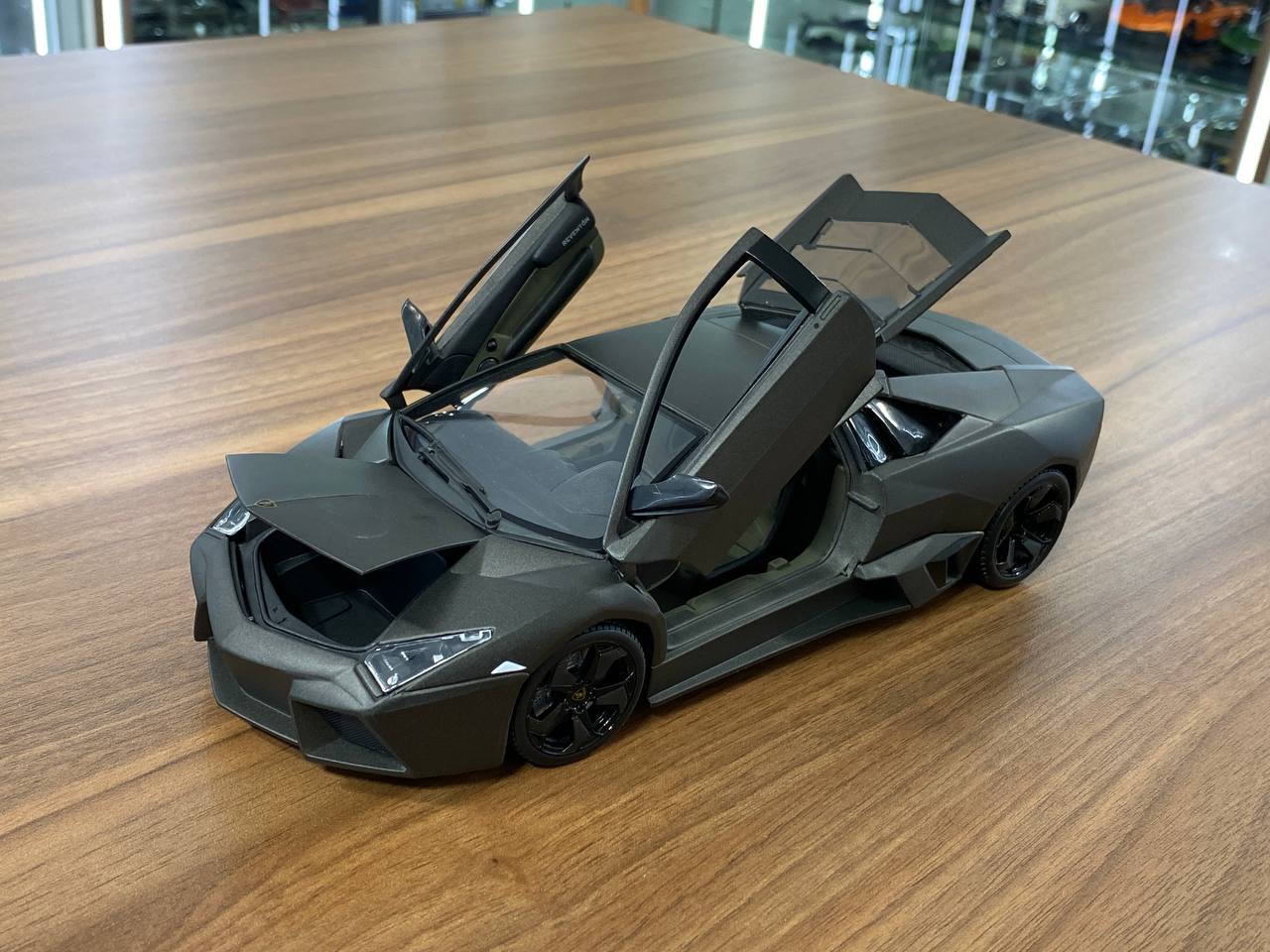 1/18 Diecast Bburago Lamborghini AVENTADOR LP 700-4 Matt Grey