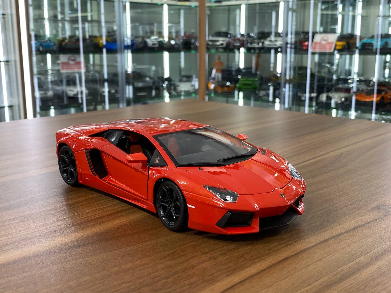 1/18 Diecast Bburago Lamborghini AVENTADOR LP 700-4 Matt Orange