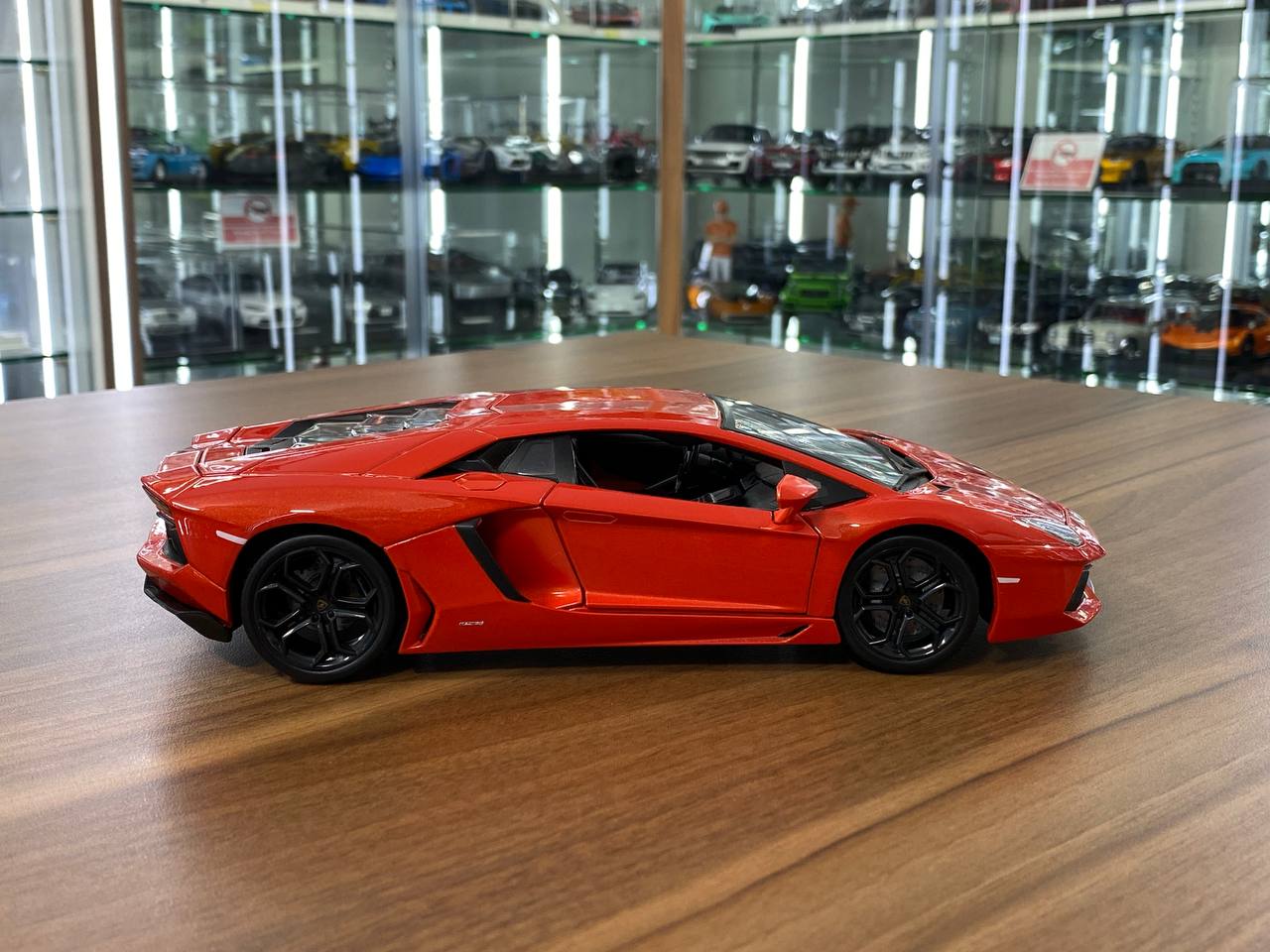 1/18 Diecast Bburago Lamborghini AVENTADOR LP 700-4 Matt Orange