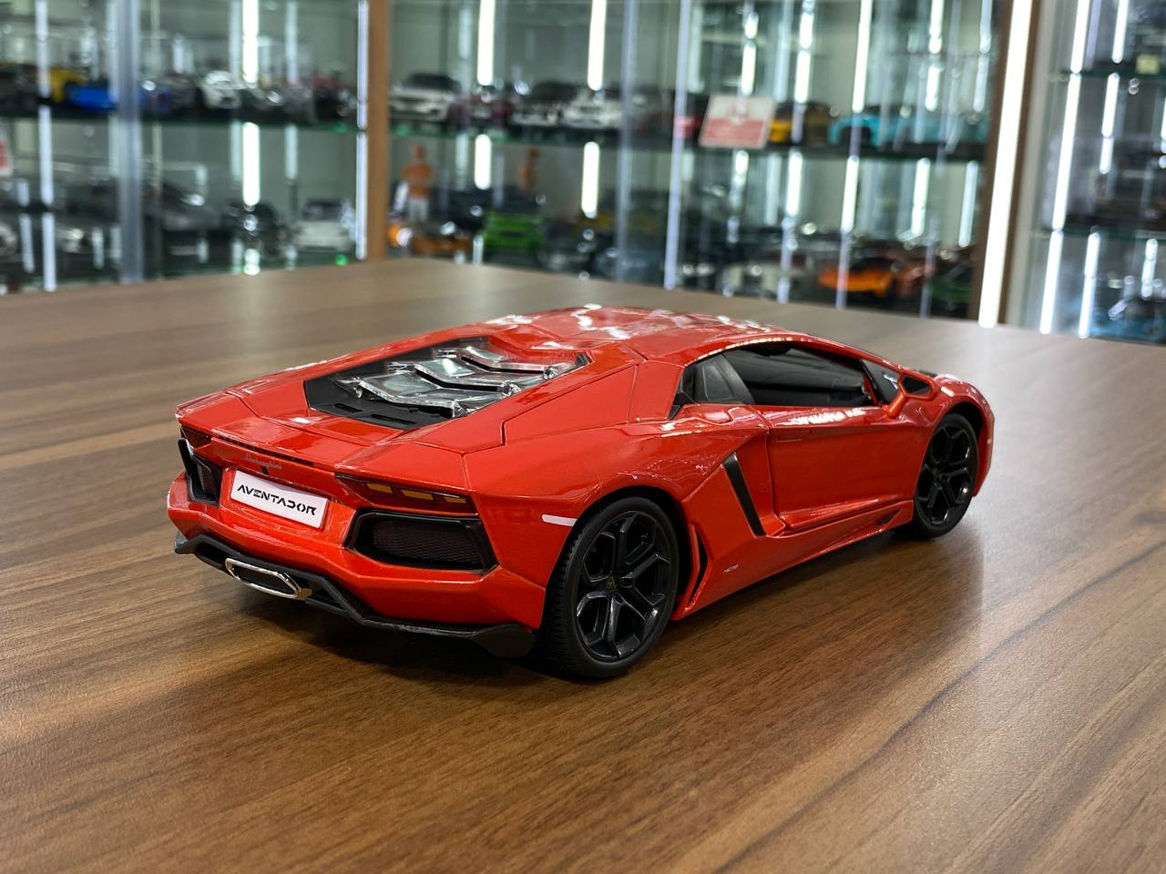 1/18 Diecast Bburago Lamborghini AVENTADOR LP 700-4 Matt Orange