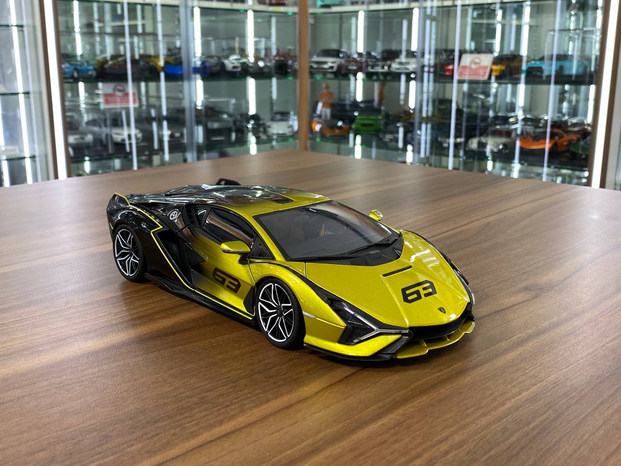 1/18 Metal Diecast Bburago Lamborghini Sian FKP 37 #63 Yellow Black