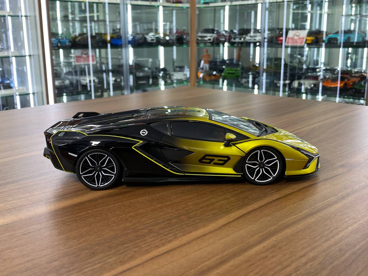 1/18 Metal Diecast Bburago Lamborghini Sian FKP 37 #63 Yellow Black