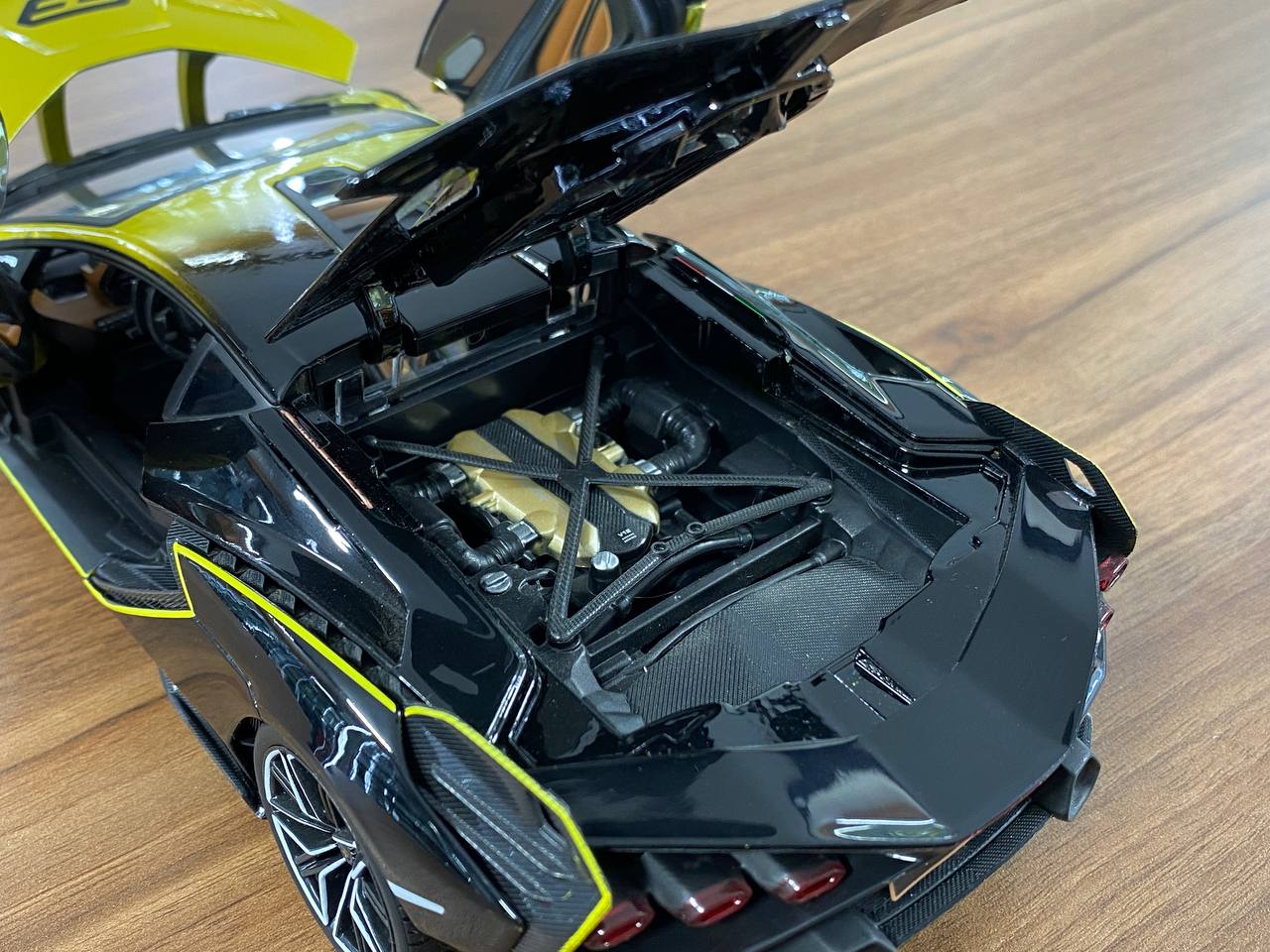 1/18 Metal Diecast Bburago Lamborghini Sian FKP 37 #63 Yellow Black