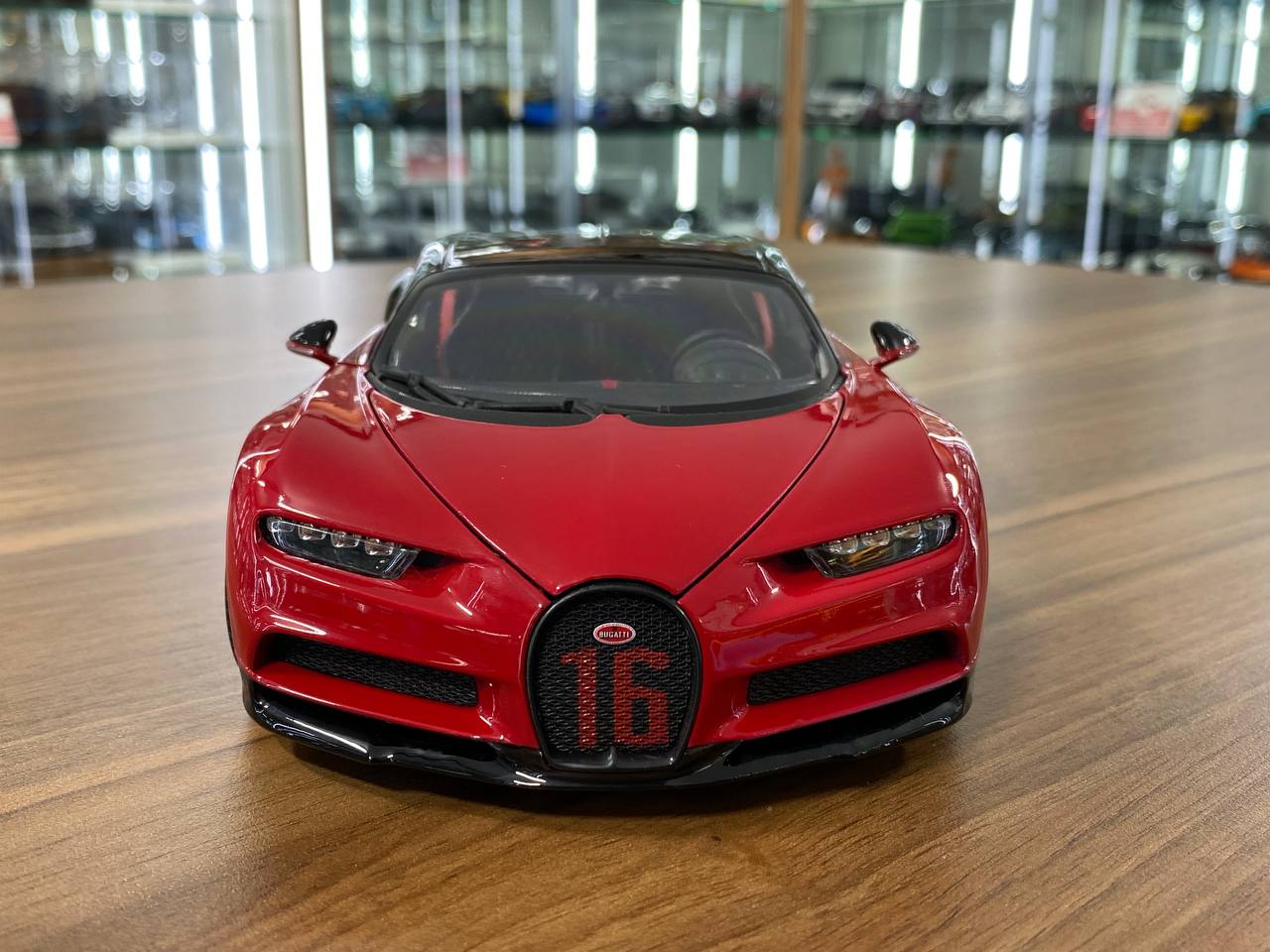 1/18 Diecast Bugatti Chiron Sport "16" Red and Black Bburago Scale Model Car