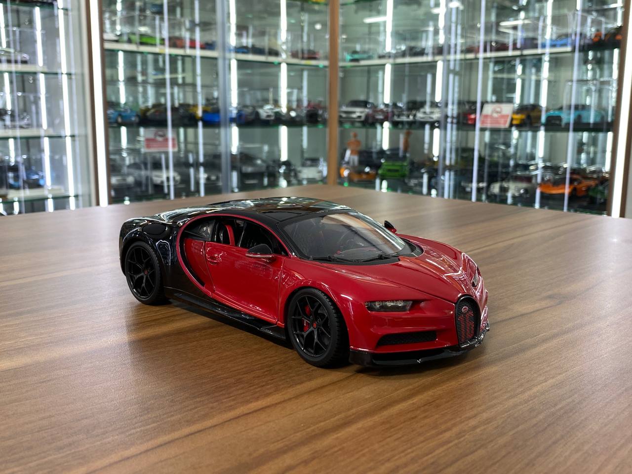 1/18 Diecast Bugatti Chiron Sport "16" Red and Black Bburago Scale Model Car