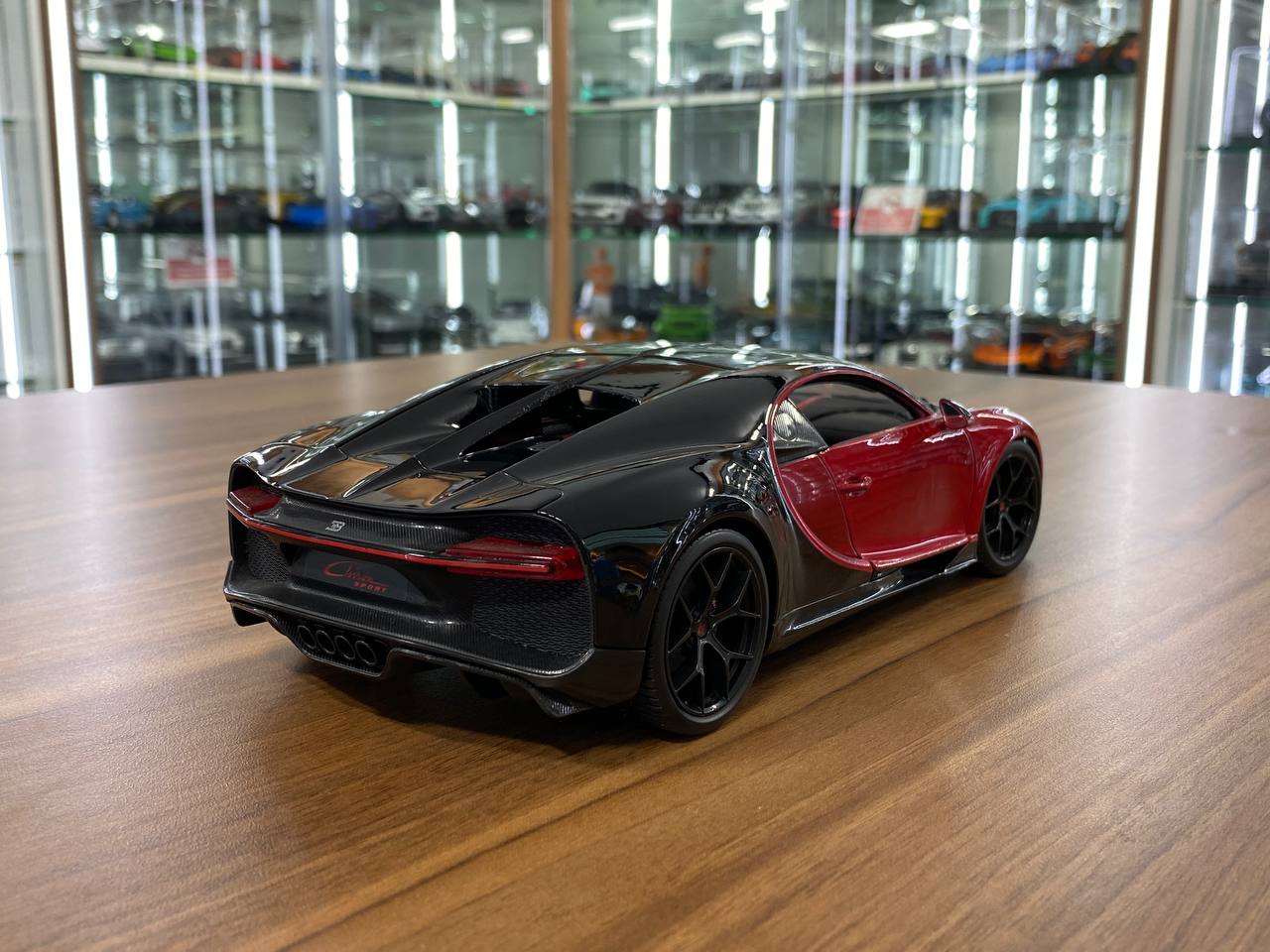 1/18 Diecast Bugatti Chiron Sport "16" Red and Black Bburago Scale Model Car