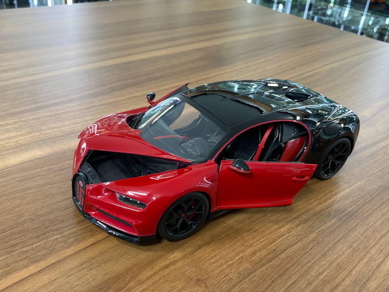 1/18 Diecast Bugatti Chiron Sport "16" Red and Black Bburago Scale Model Car