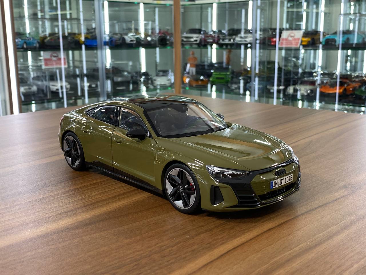 1/18 Diecast Bburago Audi RS E-tron GT Green Model Car