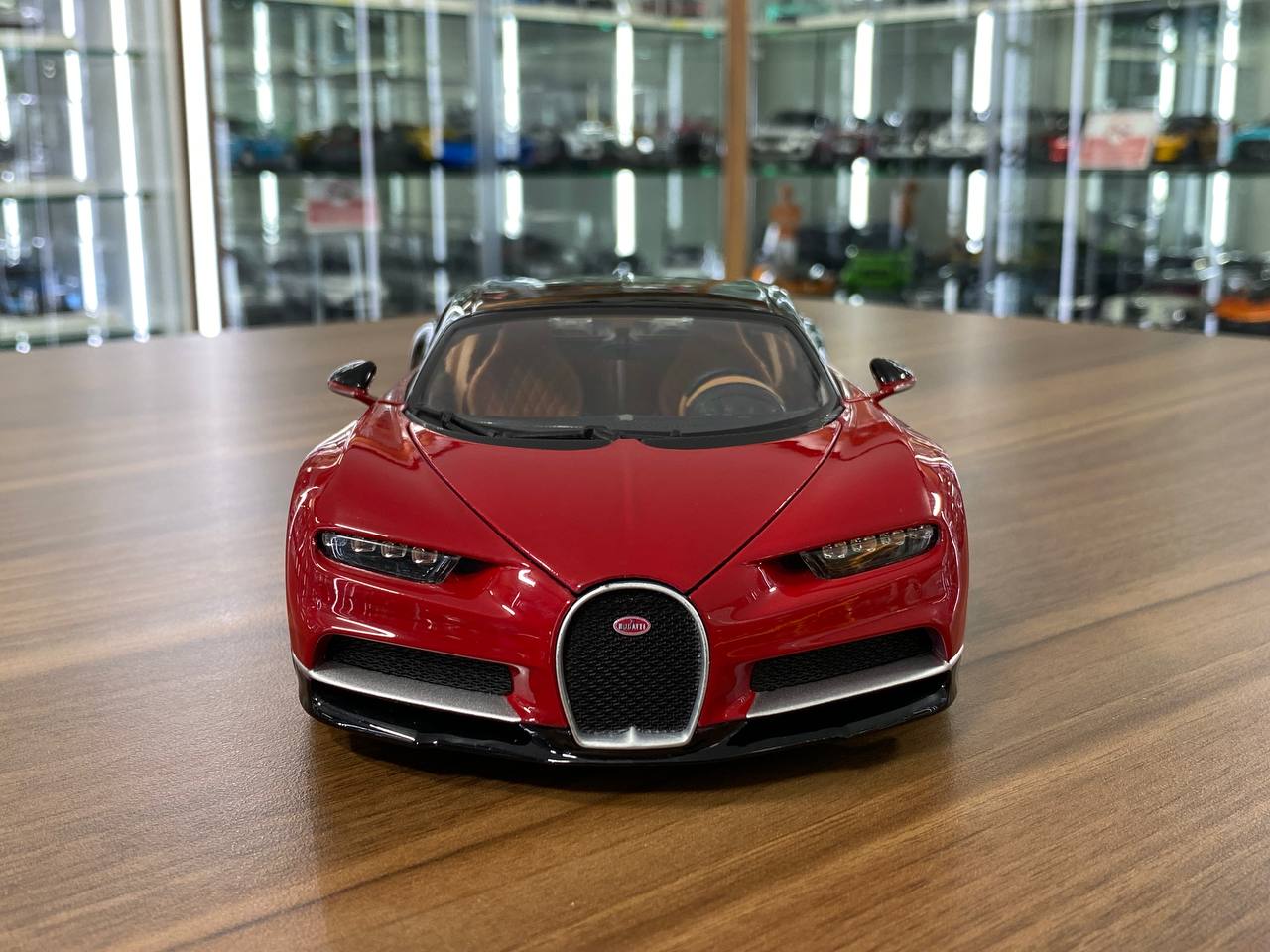 1/18 Diecast Bugatti Chiron Red Black / Silver wheels Bburago Scale Model Car