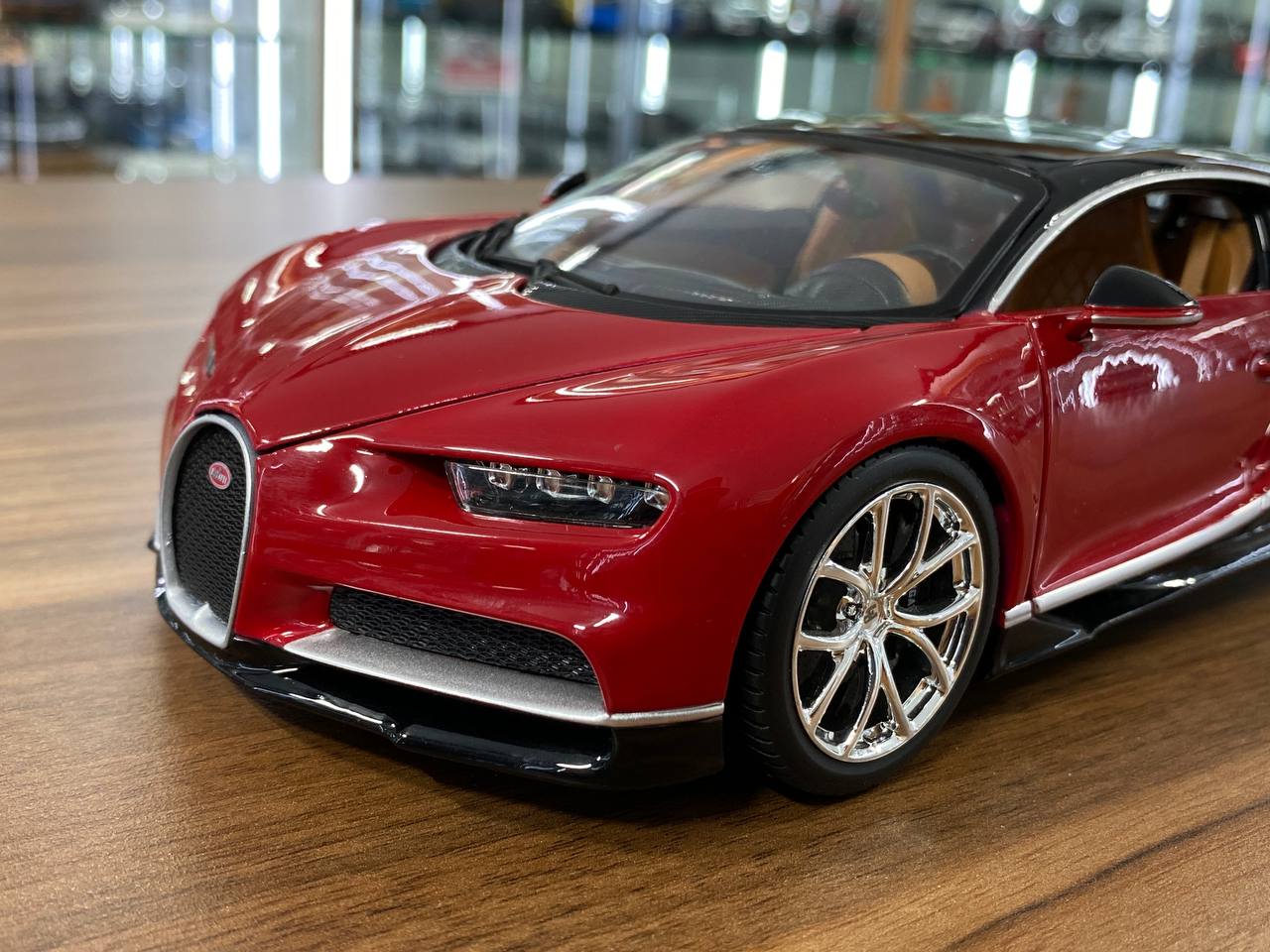 1/18 Diecast Bugatti Chiron Red Black / Silver wheels Bburago Scale Model Car