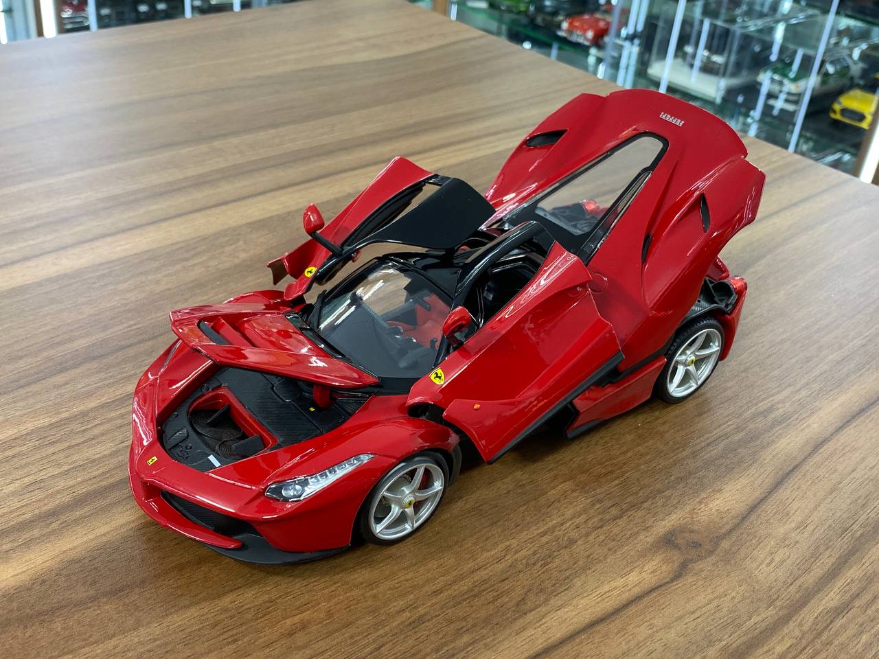 1/18 Diecast Ferrari LaFerrari Red with Black Top "Signature Series" Bburago Scale Model Car