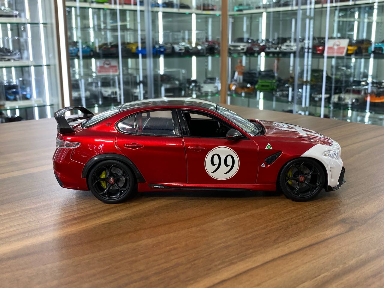 1/18 Diecast Bburago Alfa Romeo Giulia GTAm #99 Dark Red