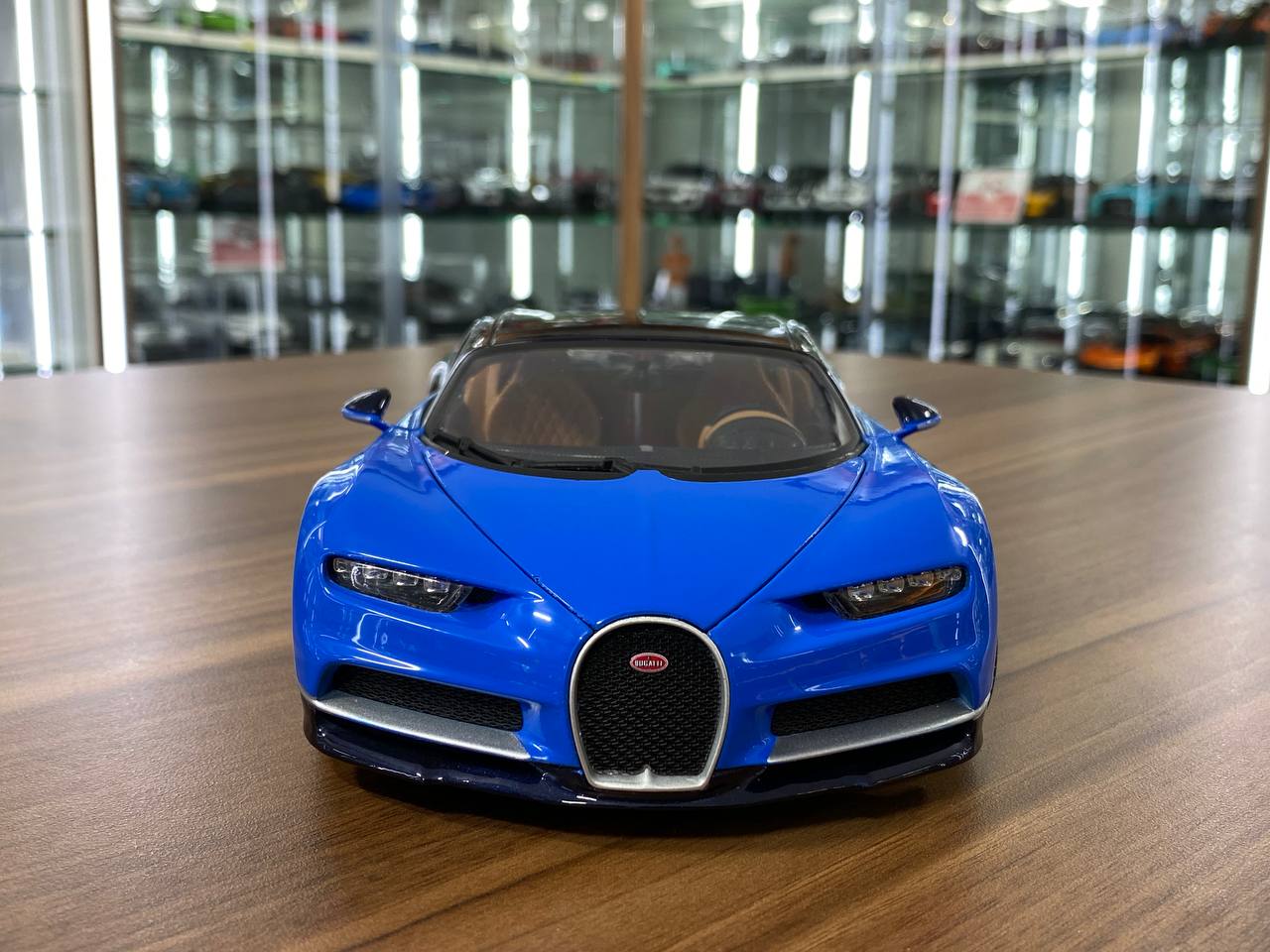 1/18 Diecast 2016 Bugatti Chiron Blue by Bburago Scale Model Car