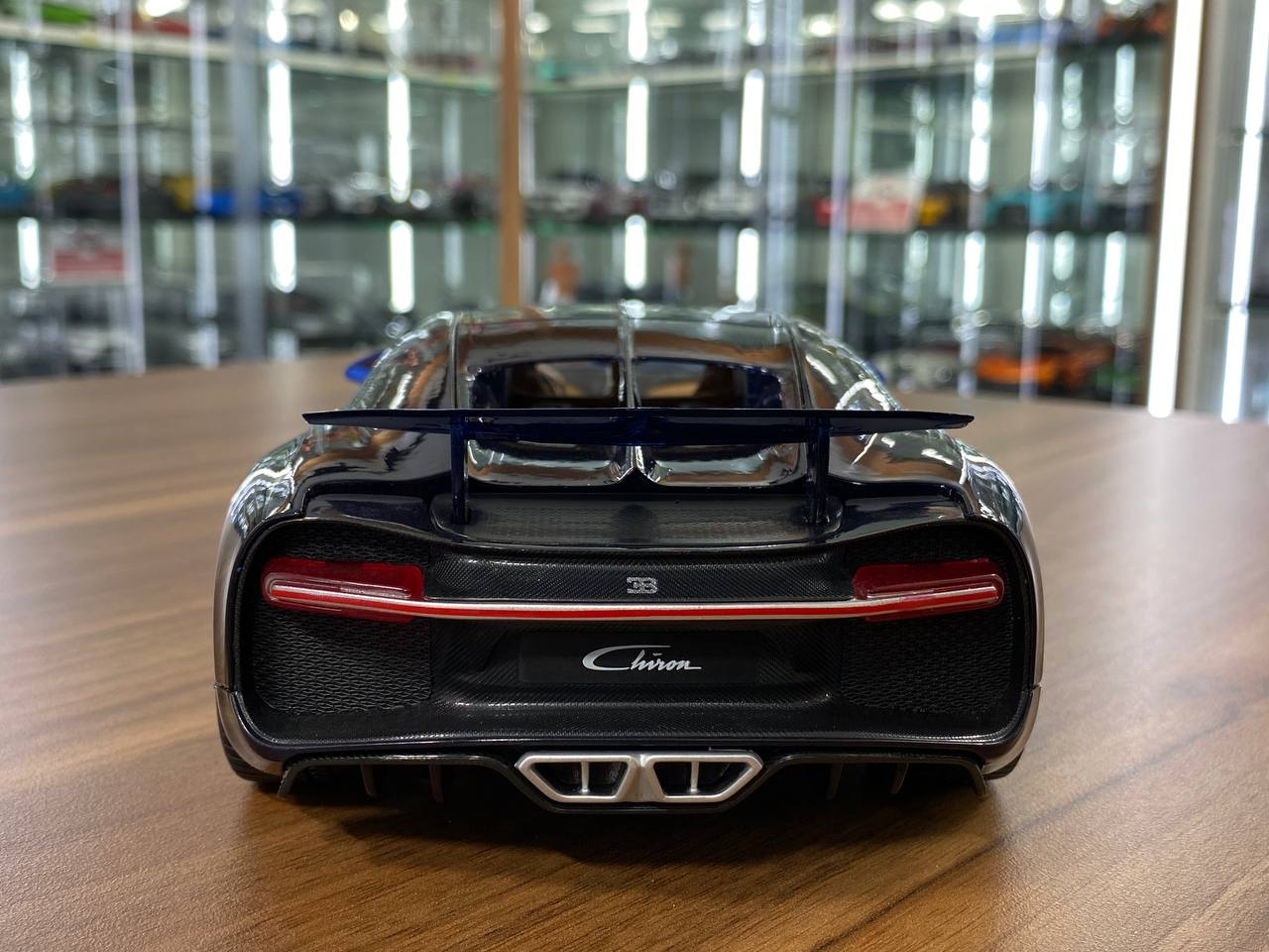 1/18 Diecast 2016 Bugatti Chiron Blue by Bburago Scale Model Car