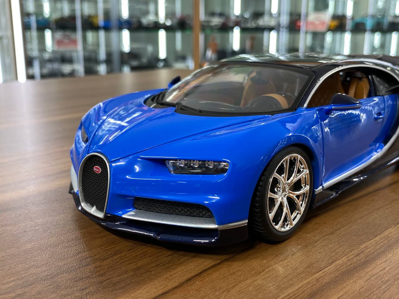 1/18 Diecast 2016 Bugatti Chiron Blue by Bburago Scale Model Car