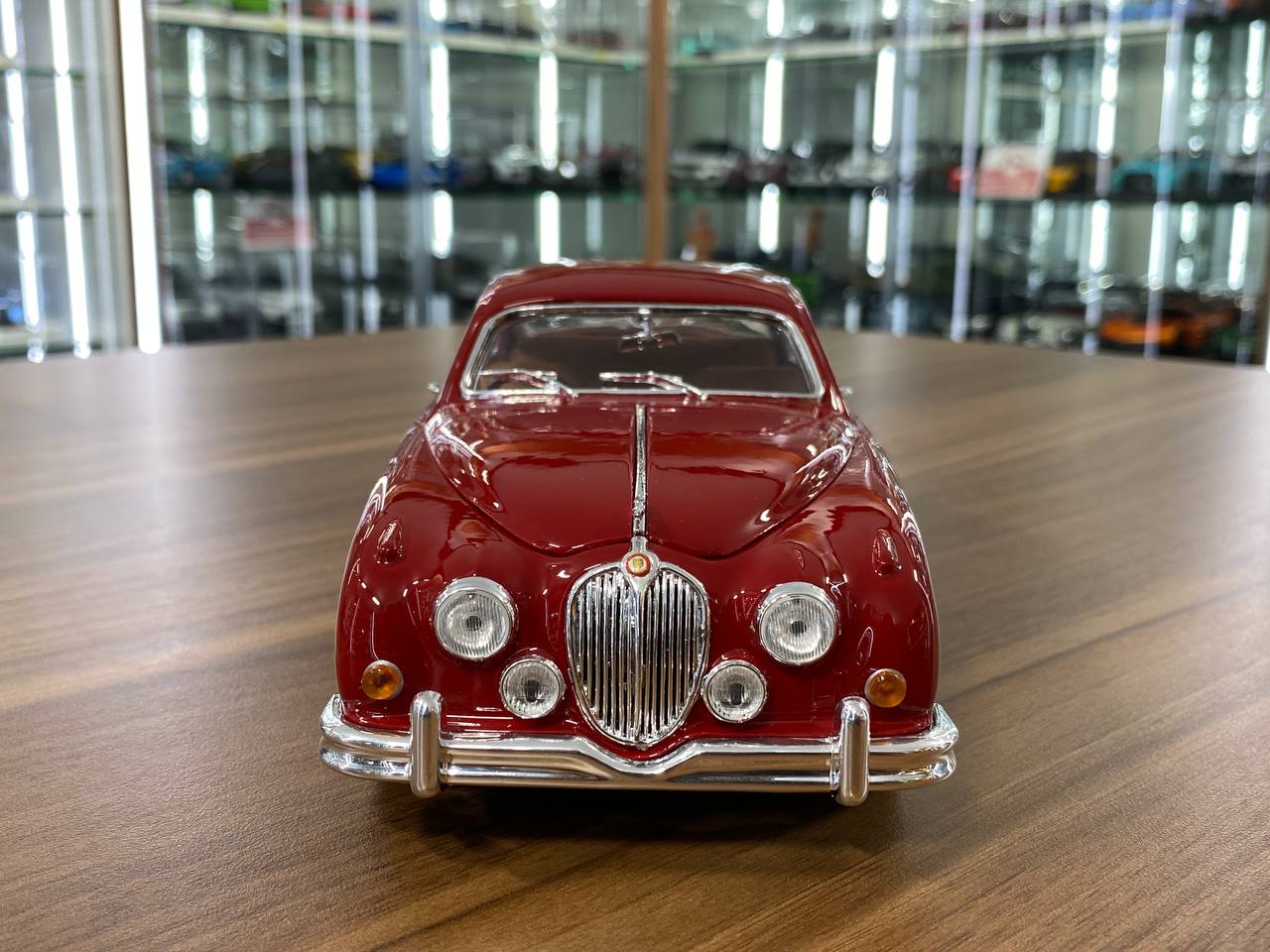 1/18 Diecast 1959 Jaguar Mark II Red Bburago Scale Model car