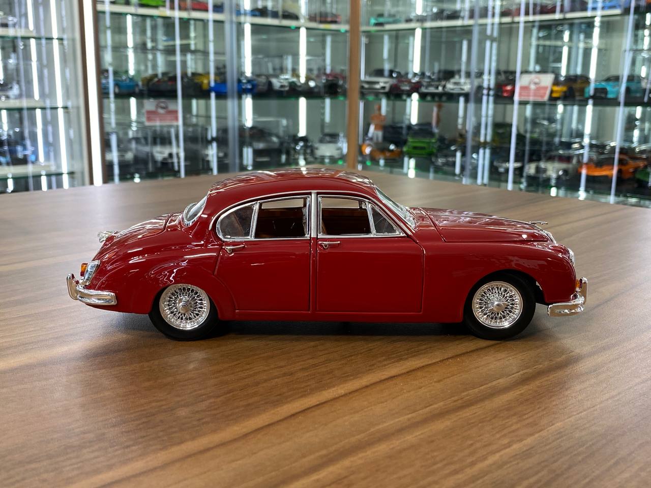 1/18 Diecast 1959 Jaguar Mark II Red Bburago Scale Model car