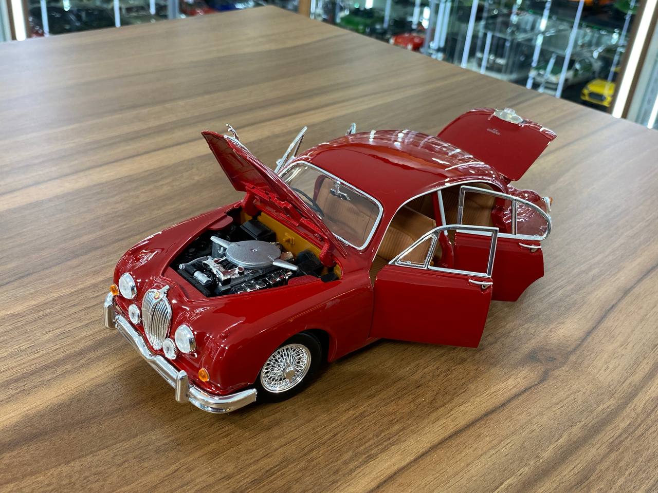 1/18 Diecast 1959 Jaguar Mark II Red Bburago Scale Model car